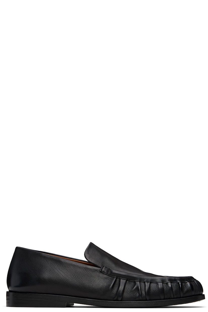 Buffed leather loafers.

· Gathering at moc toe
· Stacked leather heel with rubber injection
· Leather sole

Supplier color: Black