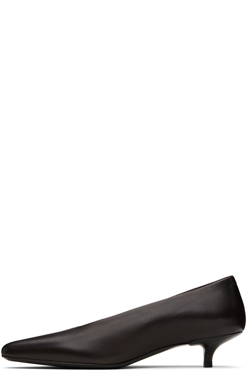 Buffed leather heels.

· Pointed toe
· Nubuck lining
· Stacked leather kitten heel
· Leather sole
· Heel: H1.5"

Supplier color: Dark brown