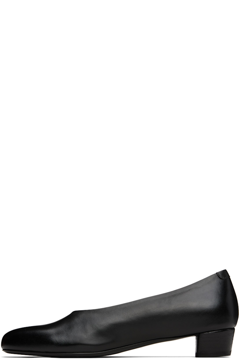 Buffed leather heels in black.

· Almond toe
· Stacked leather heel with rubber injection
· Hand-painted leather sole
· Heel: H1.25"

Supplier color: Black