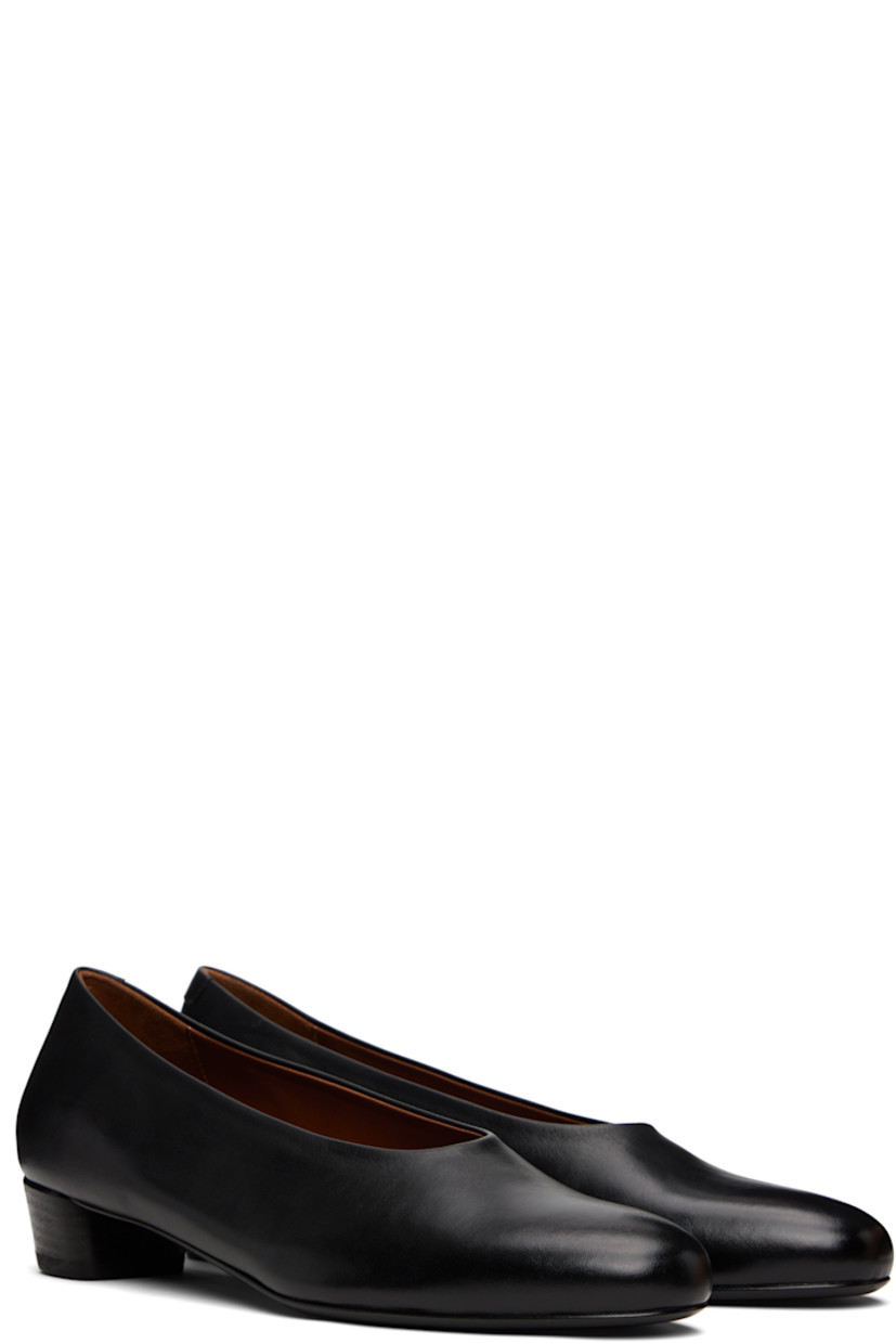 Buffed leather heels in black.

· Almond toe
· Stacked leather heel with rubber injection
· Hand-painted leather sole
· Heel: H1.25"

Supplier color: Black