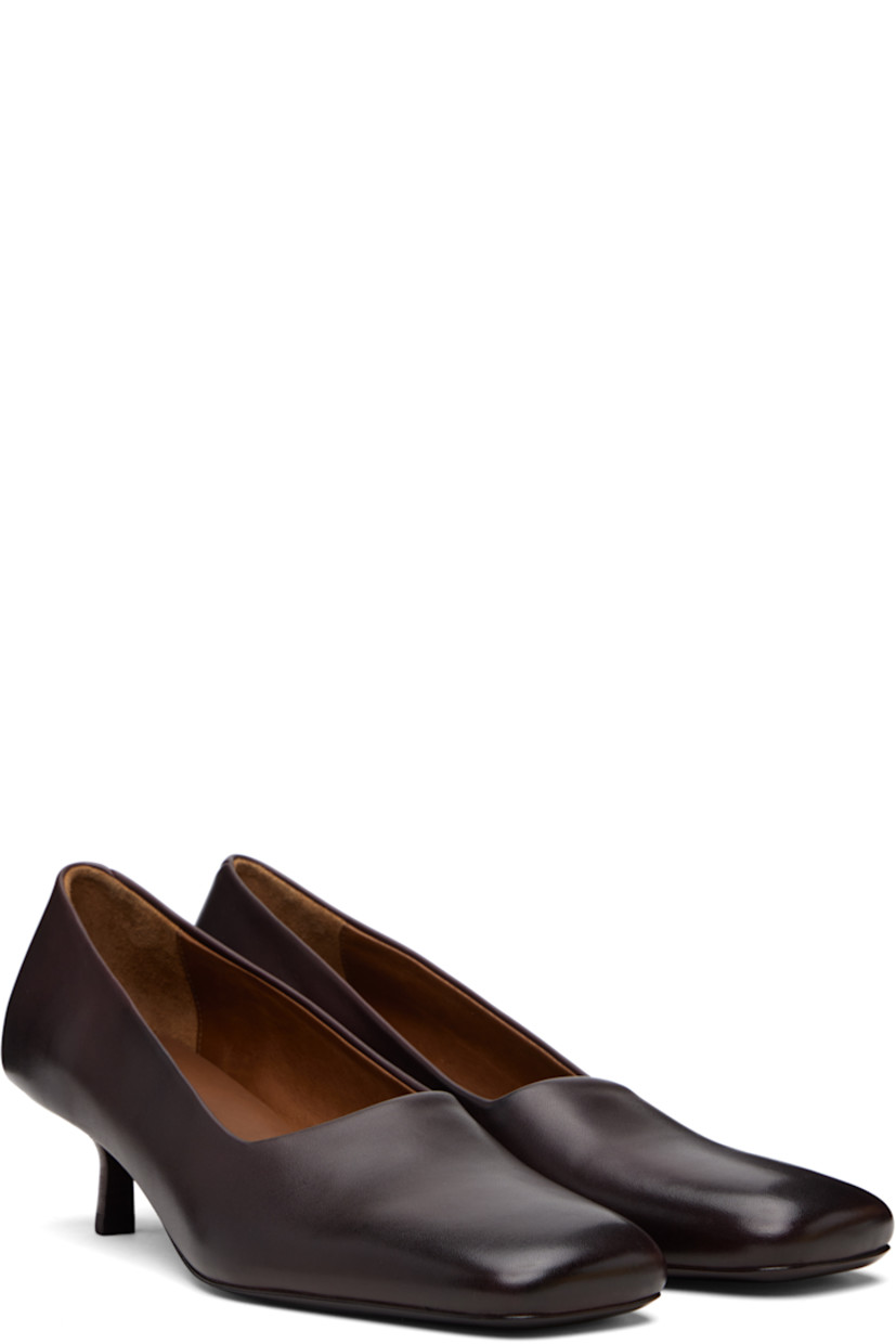 Buffed leather heels.

· Square toe
· Stacked leather stiletto heel with rubber injection
· Leather sole
· Heel: H1.75"

Supplier color: Chocowine