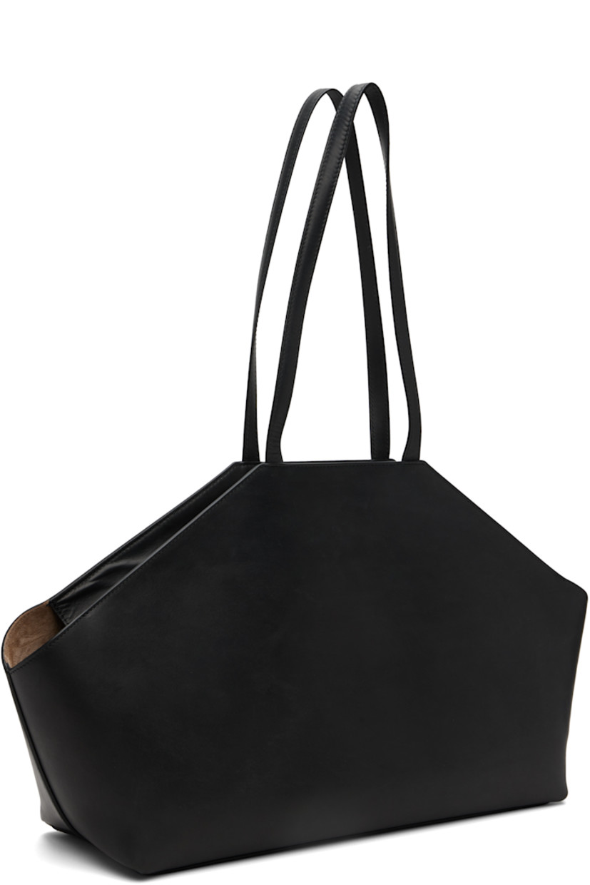 Buffed leather messenger bag.

· Fixed shoulder straps
· Logo embossed at face
· Zip closure
· Suede lining
· H11" x W20" x D5.5"

Supplier color: Black