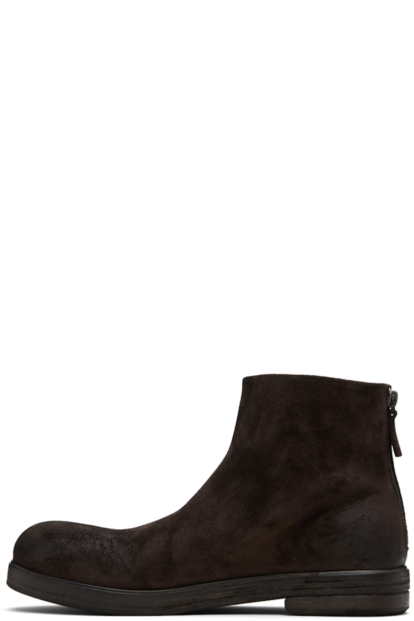 Ankle-high suede boots.

· Zip closure at heel
· Buffed leather lining
· Stacked leather heel with rubber injection
· Leather sole

Supplier color: Dark brown