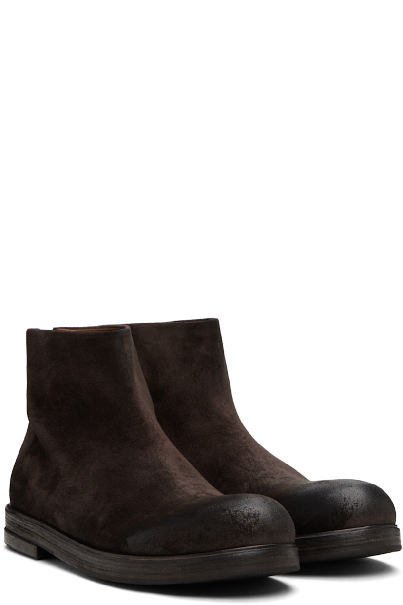 Ankle-high suede boots.

· Zip closure at heel
· Buffed leather lining
· Stacked leather heel with rubber injection
· Leather sole

Supplier color: Dark brown
