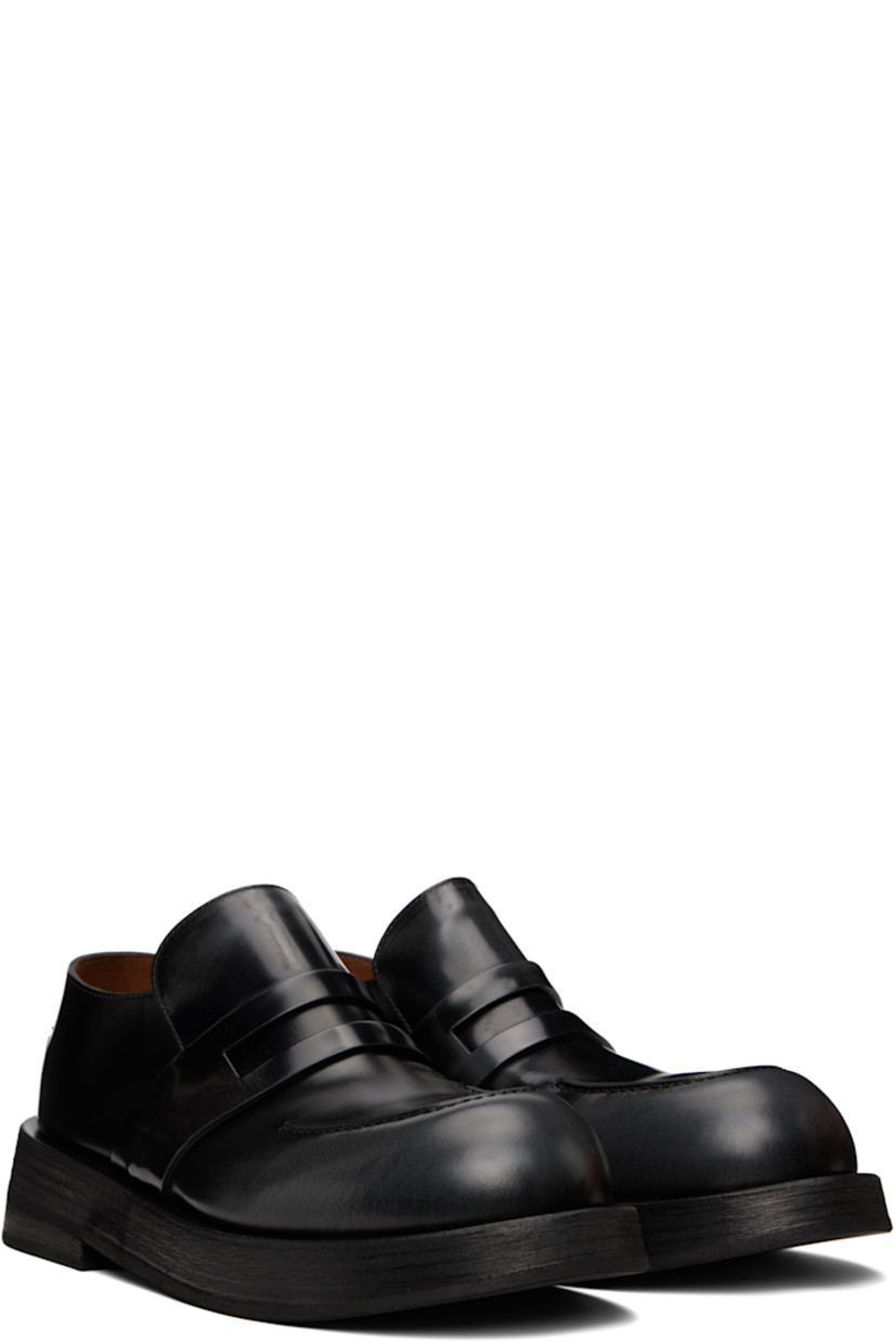 Polished leather loafers in black.

· Moc toe
· Strap with cutout at vamp
· Pinched seam at heel counter
· Buffed leather lining 
· Stacked leather heel and midsole
· Rubber sole

Supplier color: Black-lead