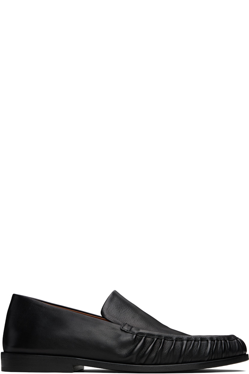 Buffed leather loafers.

· Gathering at moc toe
· Stacked leather heel with rubber injection
· Leather sole

Supplier color: Black