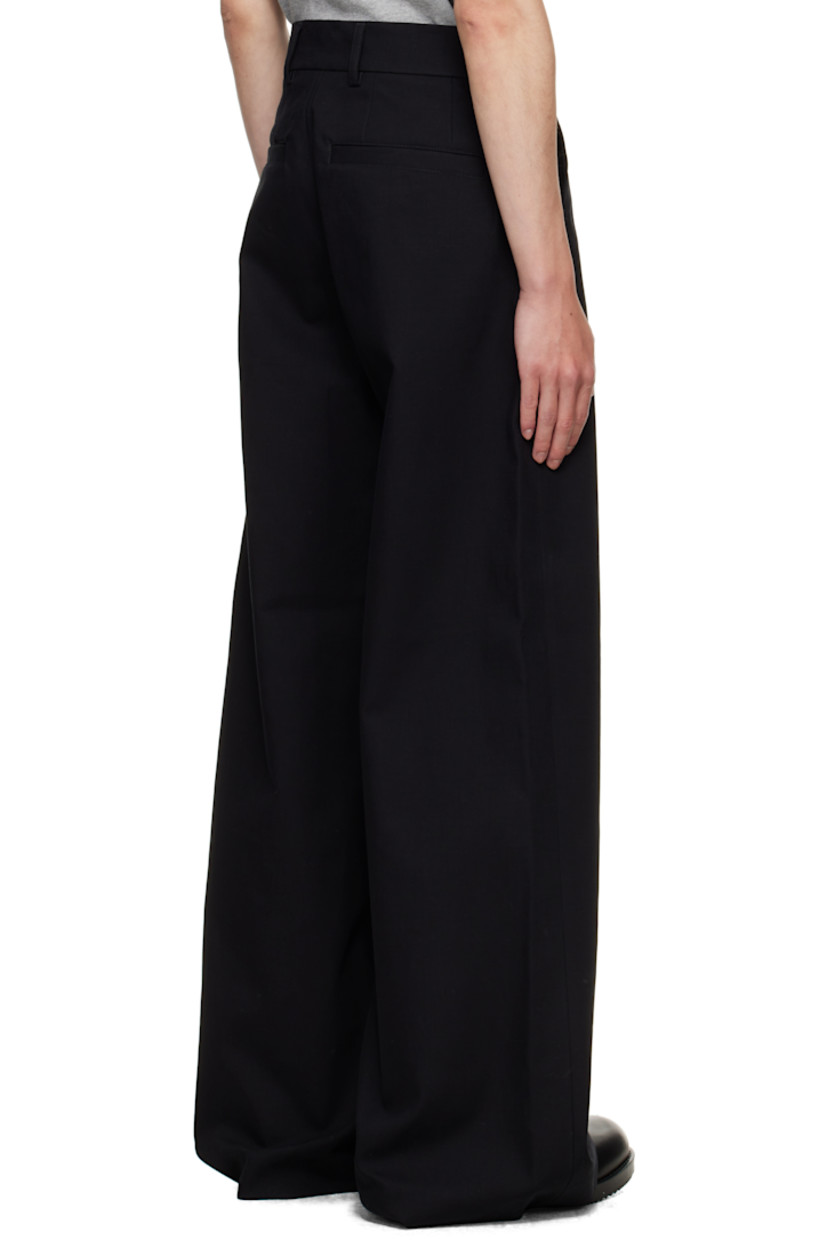 Stretch cotton canvas trousers.

· Belt loops
· Four-pocket styling
· Zip fly
· Buttoned overlay at front

Supplier color: Black