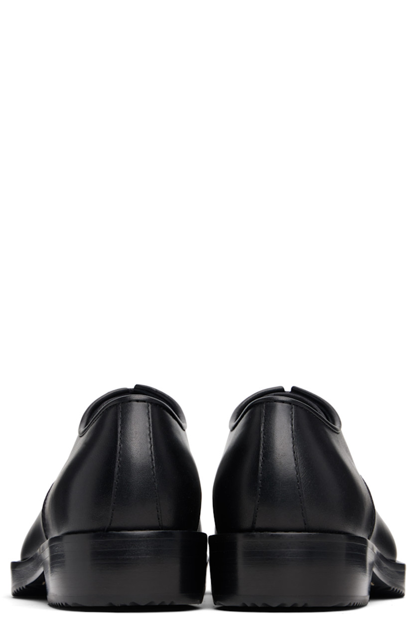 Buffed leather derbys.

· Lace-up closure
· Topstitching at welt
· Stacked leather heel with rubber injection
· Leather sole with rubber injection

Supplier color: Black