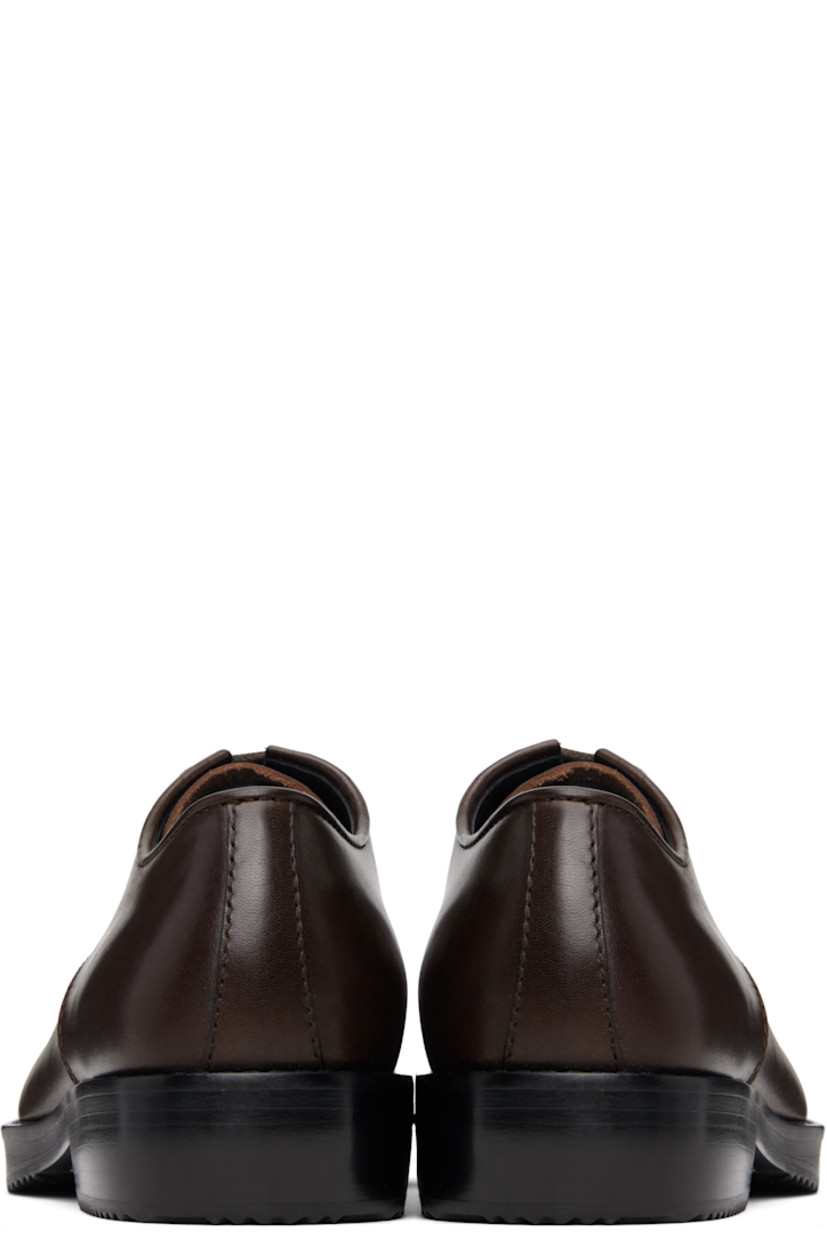 Buffed leather derbys.

· Lace-up closure
· Topstitching at welt
· Stacked leather heel with rubber injection
· Leather sole with rubber injection

Supplier color: Dark brown