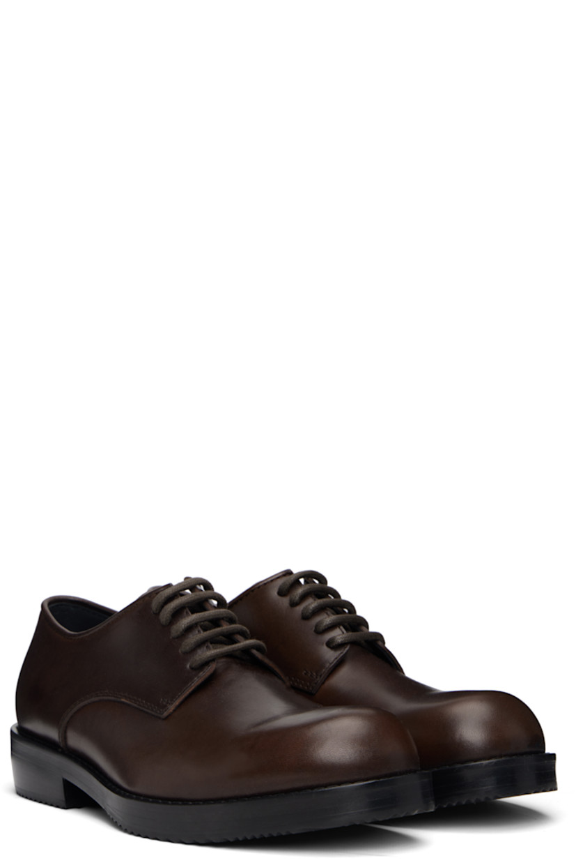 Buffed leather derbys.

· Lace-up closure
· Topstitching at welt
· Stacked leather heel with rubber injection
· Leather sole with rubber injection

Supplier color: Dark brown