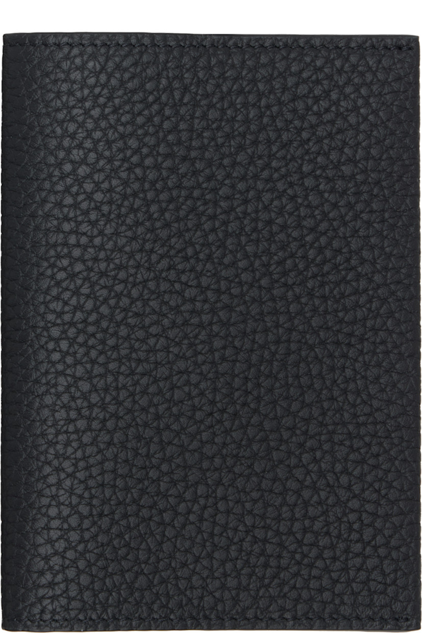 Pebble-grained leather passport holder.

· Two passport slots
· Unlined
· H5.25" x W3.75"

Supplier color: Black