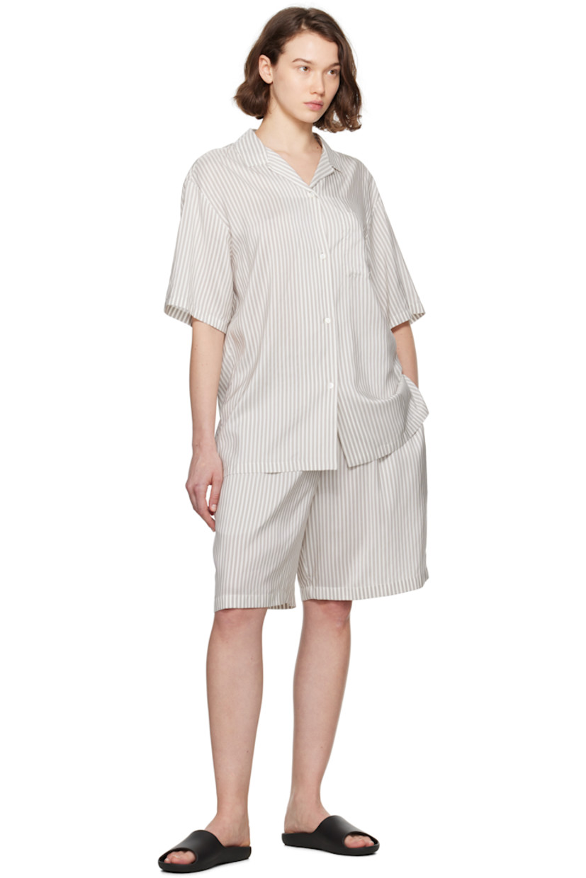 Plain-woven silk shorts. Stripes throughout.

· Elasticized waistband
· Two-pocket styling

Supplier color: White/Grey