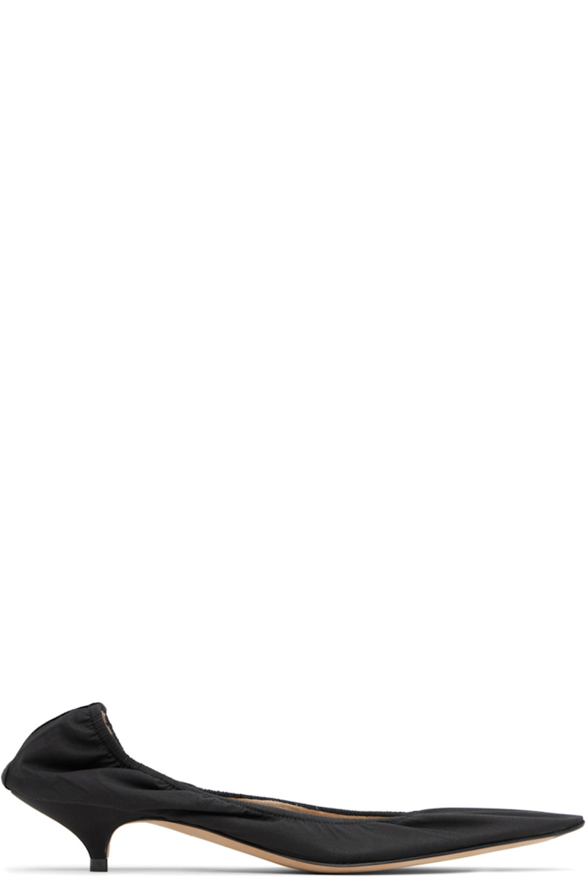 Cotton poplin heels.

· Pointed toe
· Elasticized collar
· Suede lining
· Covered kitten heel with rubber injection
· Leather sole
· Heel: H1.25"

Supplier color: Black