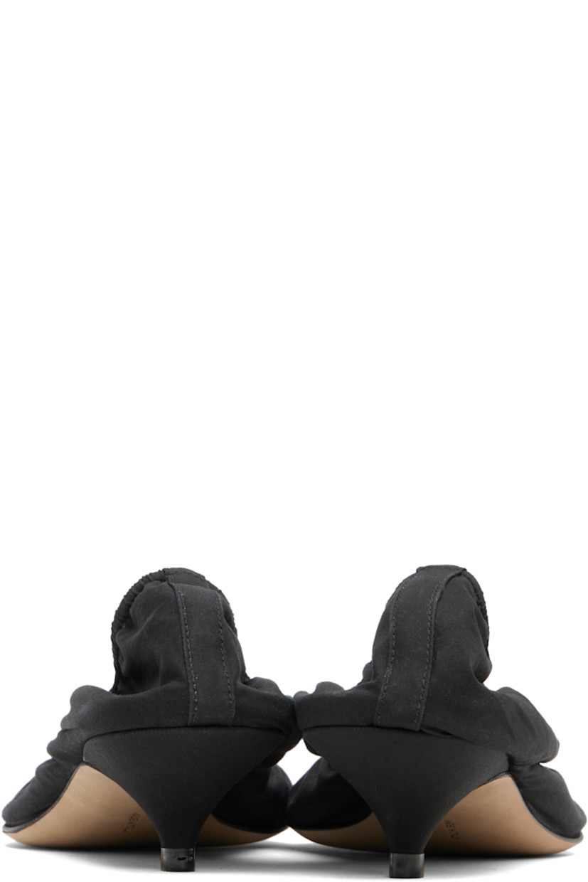 Cotton poplin heels.

· Pointed toe
· Elasticized collar
· Suede lining
· Covered kitten heel with rubber injection
· Leather sole
· Heel: H1.25"

Supplier color: Black