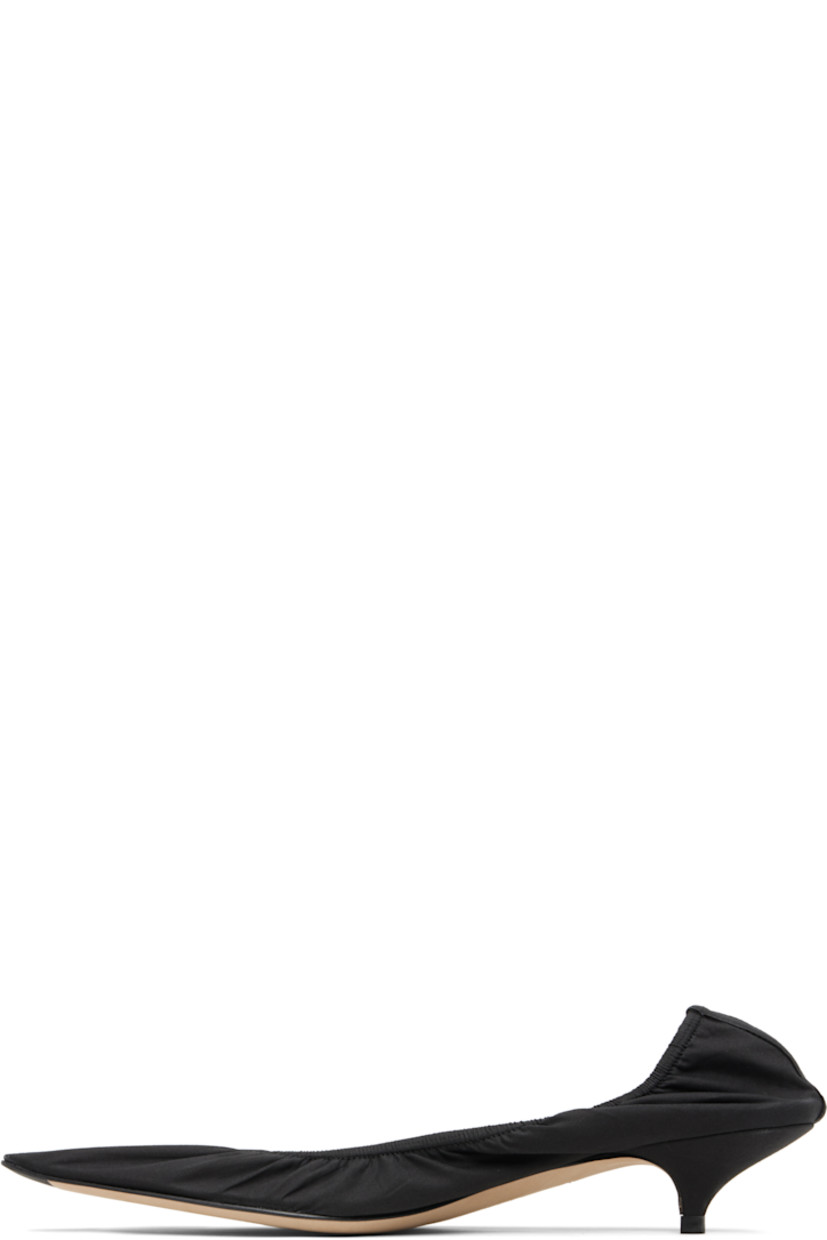Cotton poplin heels.

· Pointed toe
· Elasticized collar
· Suede lining
· Covered kitten heel with rubber injection
· Leather sole
· Heel: H1.25"

Supplier color: Black