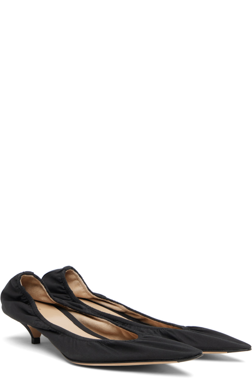 Cotton poplin heels.

· Pointed toe
· Elasticized collar
· Suede lining
· Covered kitten heel with rubber injection
· Leather sole
· Heel: H1.25"

Supplier color: Black