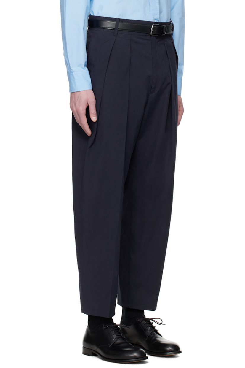 Cotton twill trousers.

· Belt loops
· Four-pocket styling
· Zip fly
· Pleats at front and back

Supplier color: Dark navy