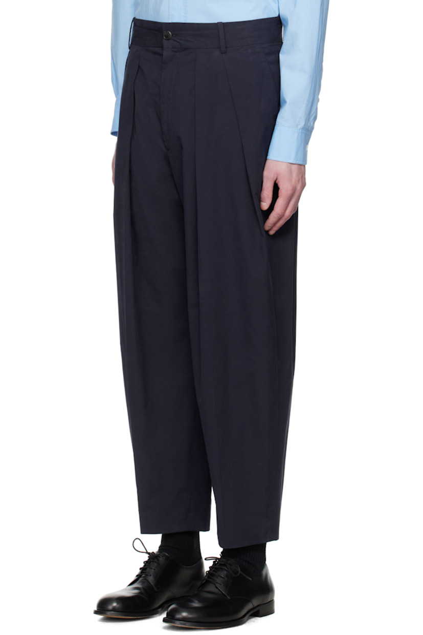 Cotton twill trousers.

· Belt loops
· Four-pocket styling
· Zip fly
· Pleats at front and back

Supplier color: Dark navy