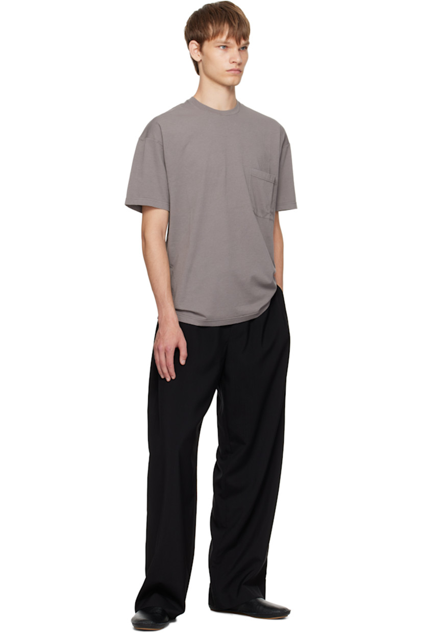 Cotton jersey T-shirt. 

· Rib-knit crewneck
· Patch pocket at chest
· Dropped shoulders
· Central seam at back 

Supplier color: Mud
