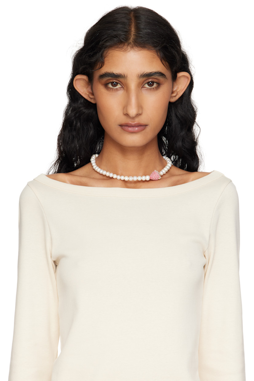 Handcrafted beaded freshwater pearl necklace in white.

· Beaded glass graphic at drop and fastening
· Logo charm at toggle fastening
· L16.5"

Supplier color: Pink