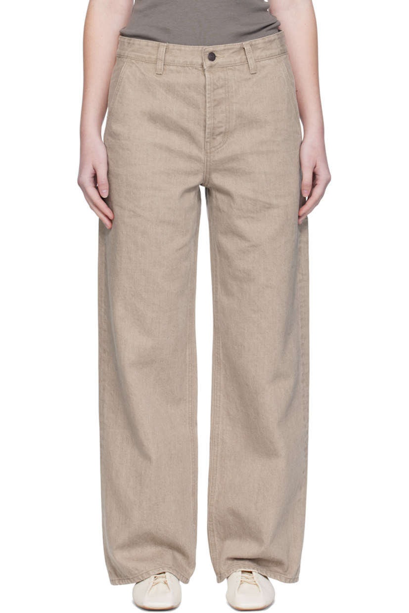 Non-stretch denim jeans.

· Mid-rise
· Belt loops
· Four-pocket styling
· Button fly
· Logo patch at back waistband
· Welt pocket at back leg

Supplier color: L/Brown