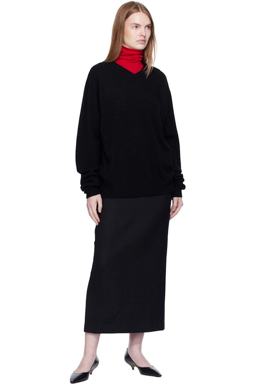 Knit cashmere sweater.

· Rib-knit V-neck, hem, and cuffs
· Dropped shoulders

Supplier color: Black
