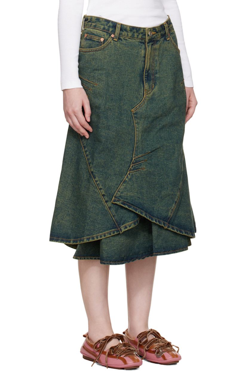 Non-stretch denim midi skirt.

· Fading and discoloration throughout
· Paneled construction
· Darts throughout
· Belt loops at waist
· Five-pocket styling
· Zip fly
· Layered hem
· Leather logo patch at back waist

Supplier color: Army green/Blue