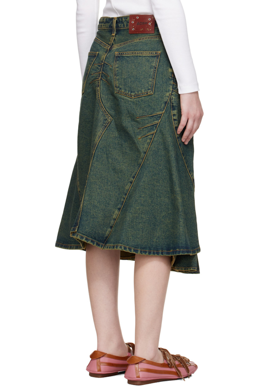 Non-stretch denim midi skirt.

· Fading and discoloration throughout
· Paneled construction
· Darts throughout
· Belt loops at waist
· Five-pocket styling
· Zip fly
· Layered hem
· Leather logo patch at back waist

Supplier color: Army green/Blue