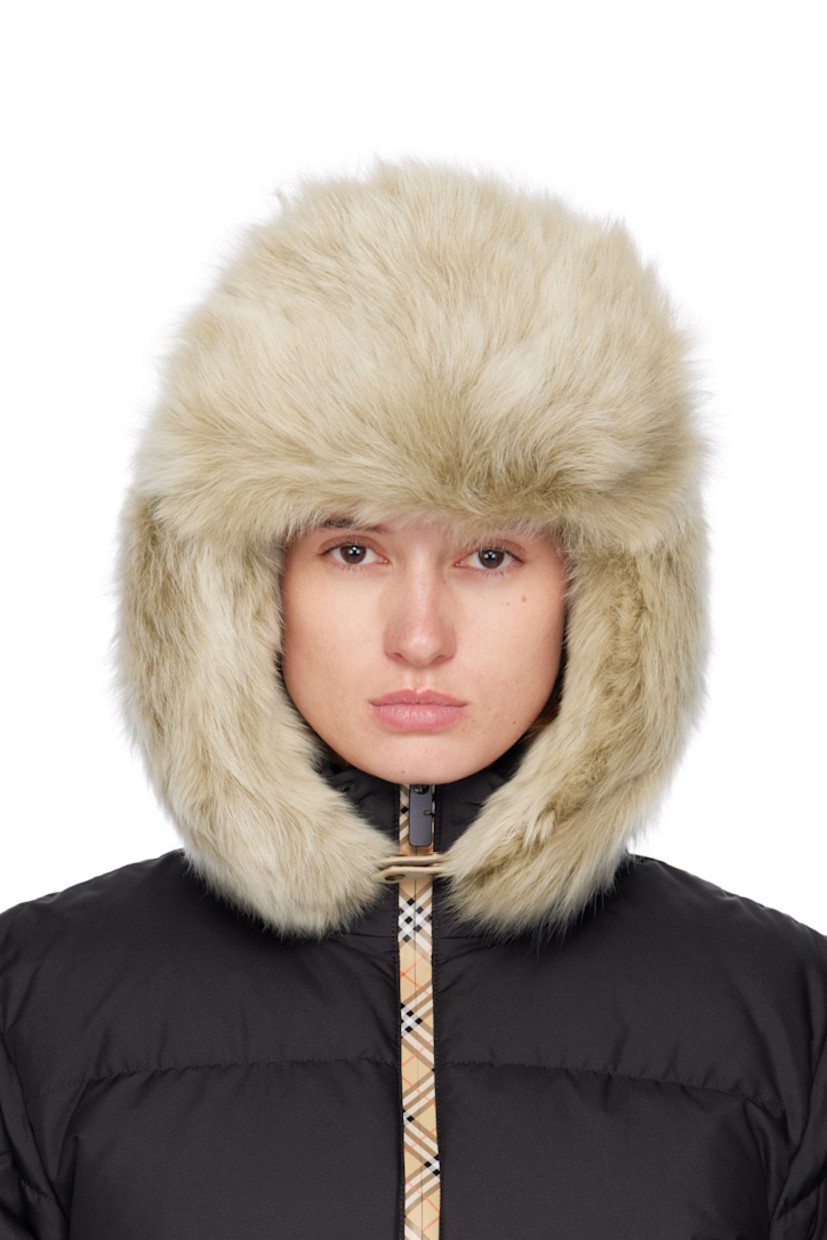 Lambskin shearling hat.

· Press-stud fastening at ear flaps
· Cinch strap at back face
· Cashmere flannel lining

Supplier color: Linden brown