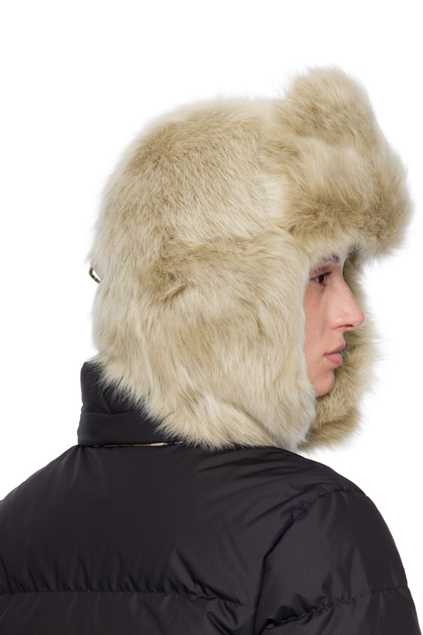 Lambskin shearling hat.

· Press-stud fastening at ear flaps
· Cinch strap at back face
· Cashmere flannel lining

Supplier color: Linden brown