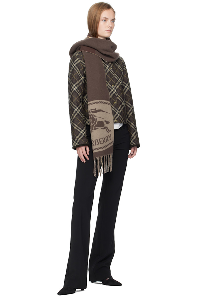 Rectangular cashmere flannel scarf.

· Jacquard logo graphic at face
· Fringed detailing at ends
· Check pattern at back face
· L66" x W11"

Supplier color: Vole