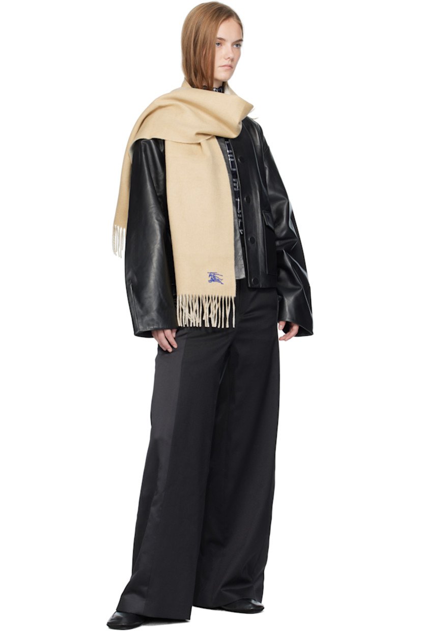 Rectangular cashmere flannel scarf.

· Logo graphic embroidered at face
· Fringed detailing at ends
· L66" x W11.75"

Supplier color: Sand/Neutral