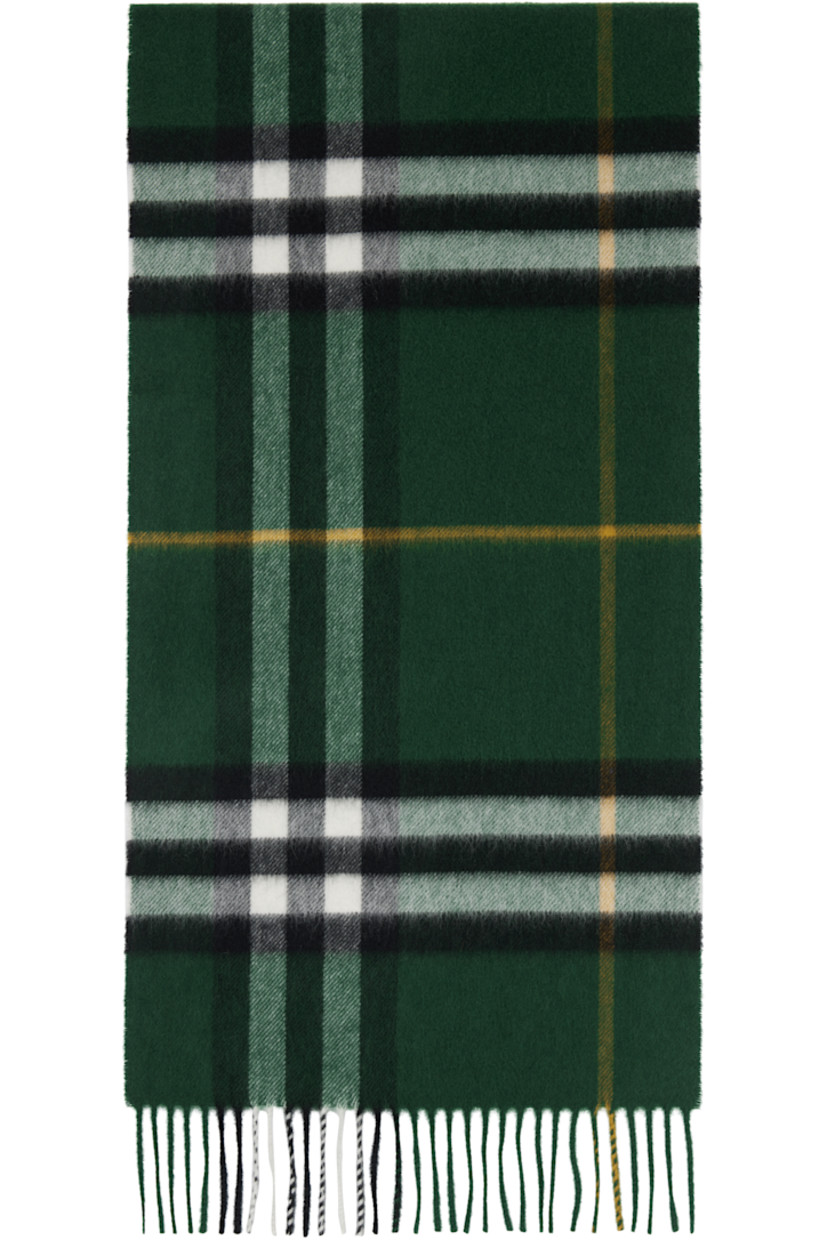 Rectangular cashmere flannel scarf.

· Check pattern throughout
· Fringed detailing at ends
· L66" x W11.75"

Supplier color: Dark green fern
