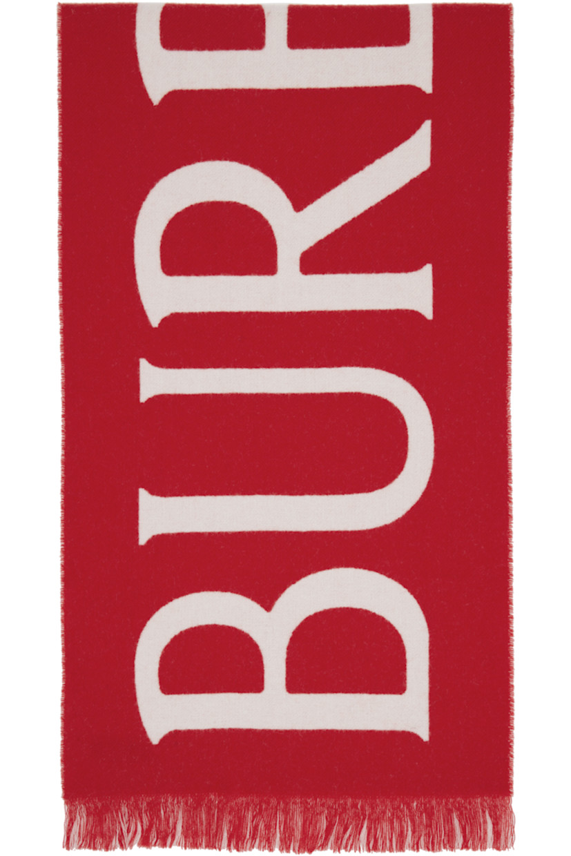 Rectangular wool flannel scarf.

· Jacquard logo at length
· Logo patch at back face
· Fringed detailing at ends
· L66" x W13"

Supplier color: Post