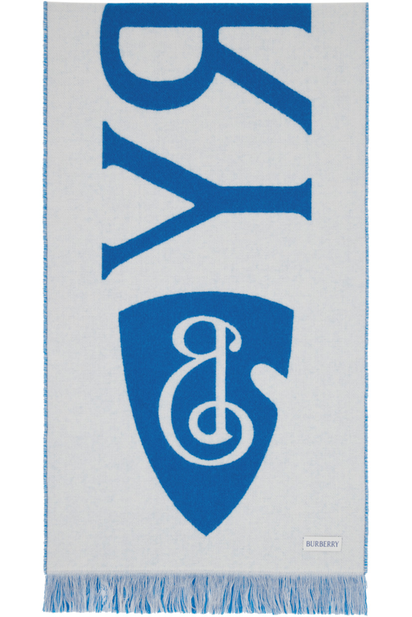 Rectangular wool flannel scarf.

· Jacquard logo at length
· Logo patch at back face
· Fringed detailing at ends
· L66" x W13"

Supplier color: Knight