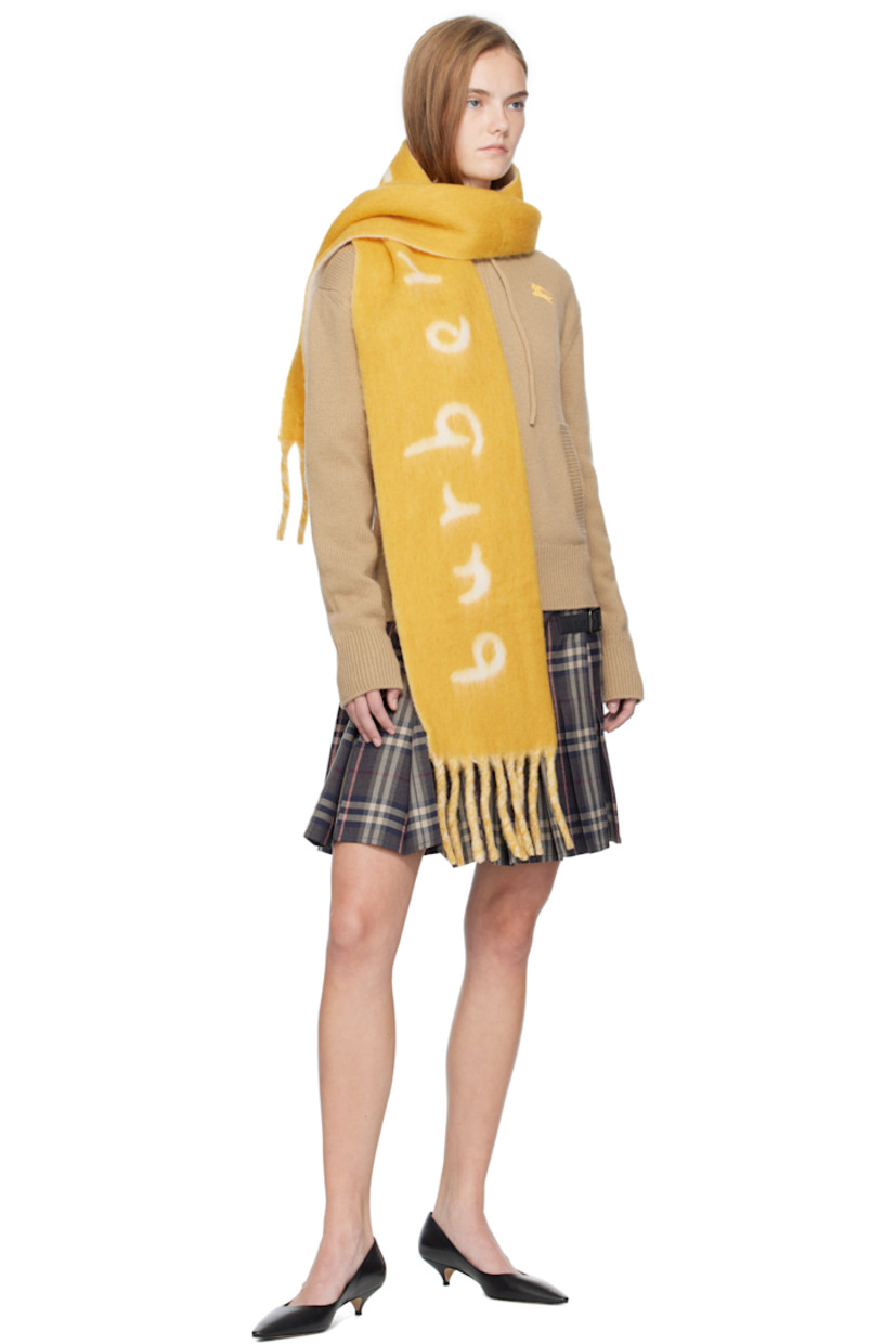 Rectangular brushed alpaca-blend flannel scarf.

· Jacquard logo at length
· Fringed detailing at ends
· L72.75" x W8.26"

Supplier color: Crown yellow