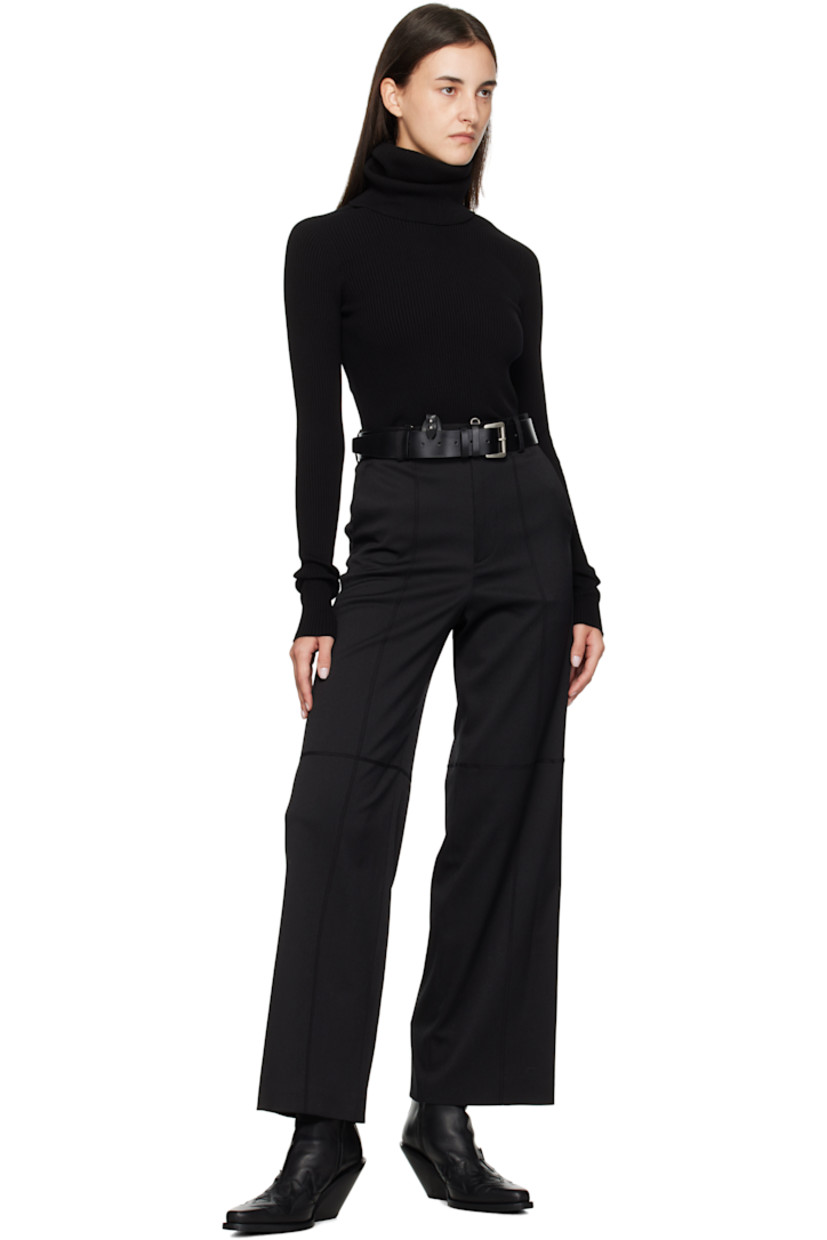 Buffed leather belt.

· Post-stud strap at length
· Straps with D-ring
· Keeper loop
· Pin-buckle fastening
· W1.5"

Supplier color: Black