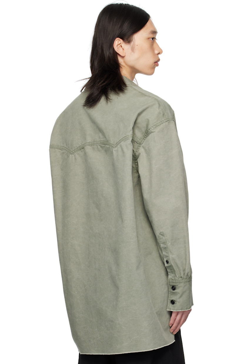 Cotton canvas shirt. 

· Spread collar
· Button closure
· Flap pockets at chest
· Droptail hem
· Raw edge at hem and cuffs
· Buttoned barrel cuffs
· Western-style back yoke

Supplier color: Sage