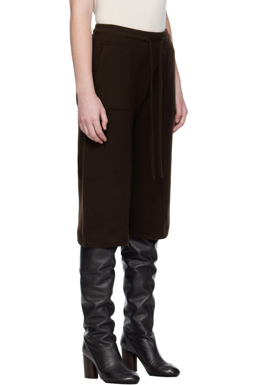 Knit wool shorts.

· Drawstring at elasticized waistband
· Three-pocket styling
· Central crease at front and back legs
· Rib-knit cuffs
· Logo hardware at back pocket

Supplier color: Leather