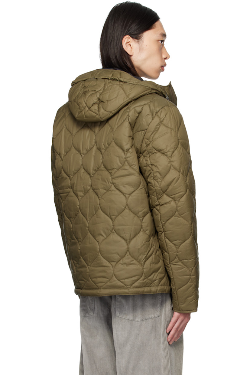 Insulated and quilted nylon ripstop jacket.

· Bungee-style drawstring at hood
· Stand collar
· Two-way zip closure
· Flap pockets and embroidered logo at front
· Bungee-style drawstring at hem
· Locker loop at back collar
· Patch pocket at interior
· Full satin lining

Supplier color: Beech