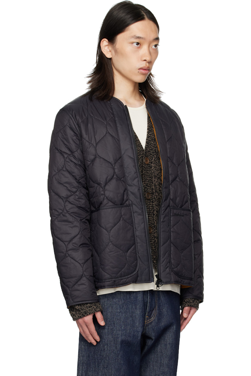 Insulated and quilted nylon ripstop jacket.

· V-neck
· Two-way zip closure
· Patch pockets and embroidered logo at front
· Curved hem
· Zip pocket at sleeve
· Patch pocket at interior
· Full satin lining

Supplier color: Black