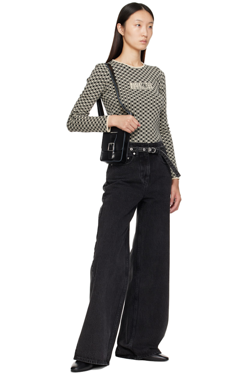Buffed leather shoulder bag.

· Adjustable crossbody strap
· Logo hardware at face
· Card slot at back face
· Pin-buckle strap at press-release flap
· Patch pockets at interior
· Canvas lining
· H8" x W5" x D2"

Supplier color: Black kiev/Smooth