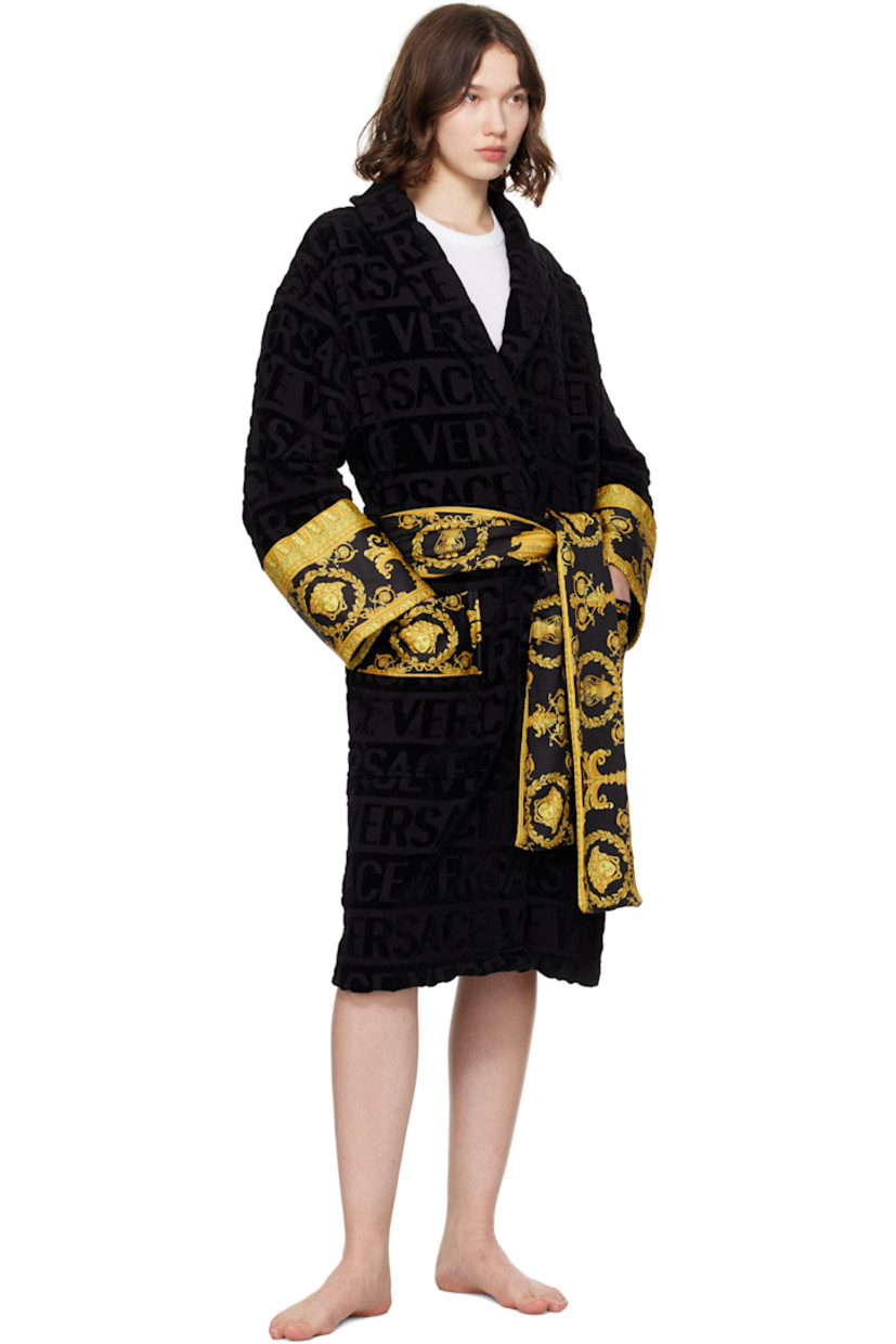 Cotton terrycloth bathrobe. Jacquard logo pattern and Barocco-patterned poplin trim throughout.

· Shawl collar
· Belt loops with detachable self-tie belt
· Patch pockets at waist

Supplier color: Black