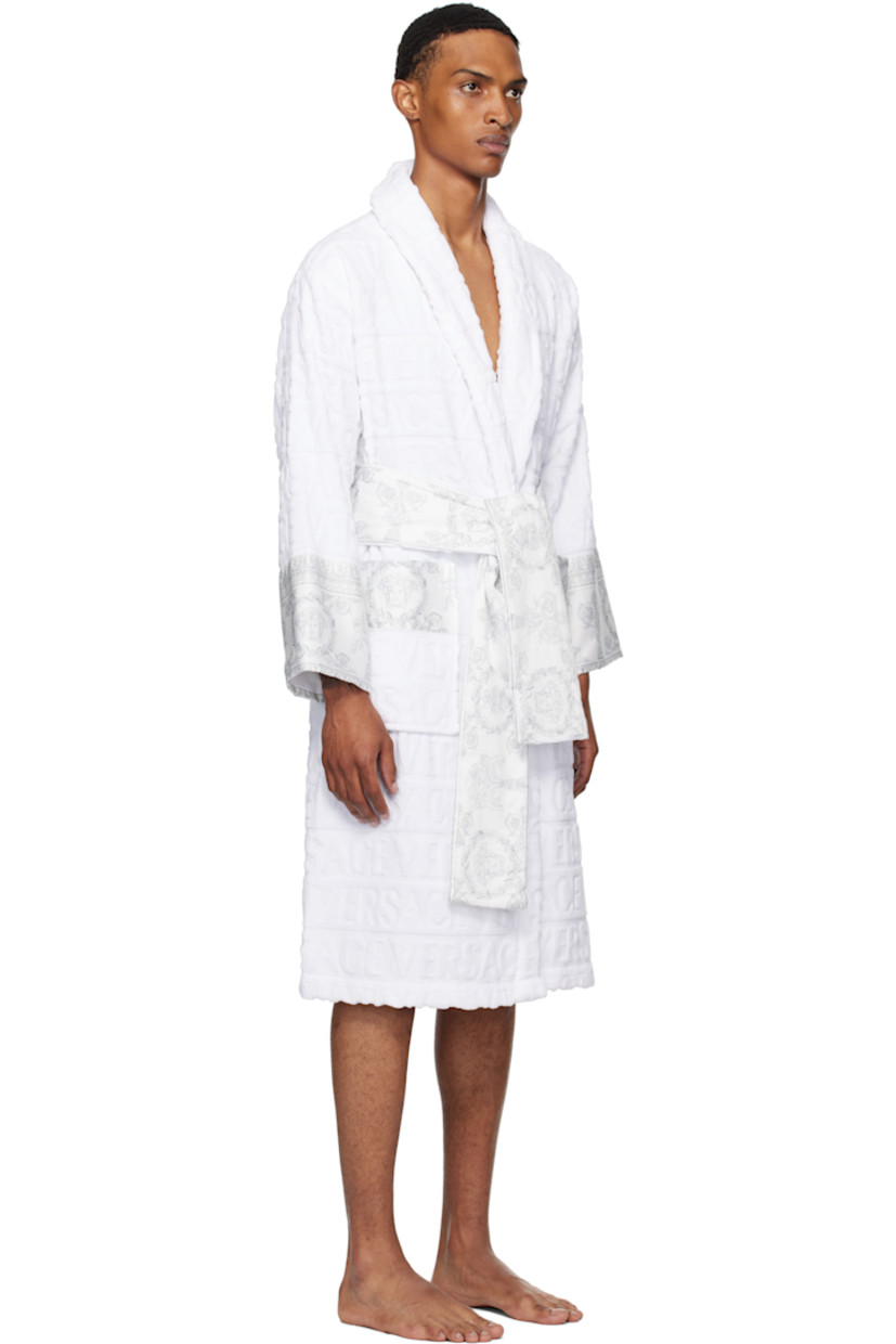 Cotton terrycloth bathrobe. Jacquard logo pattern and Barocco-printed poplin trim throughout.

· Shawl collar
· Belt loops and detachable self-tie belt
· Patch pockets

Supplier color: White/Silver