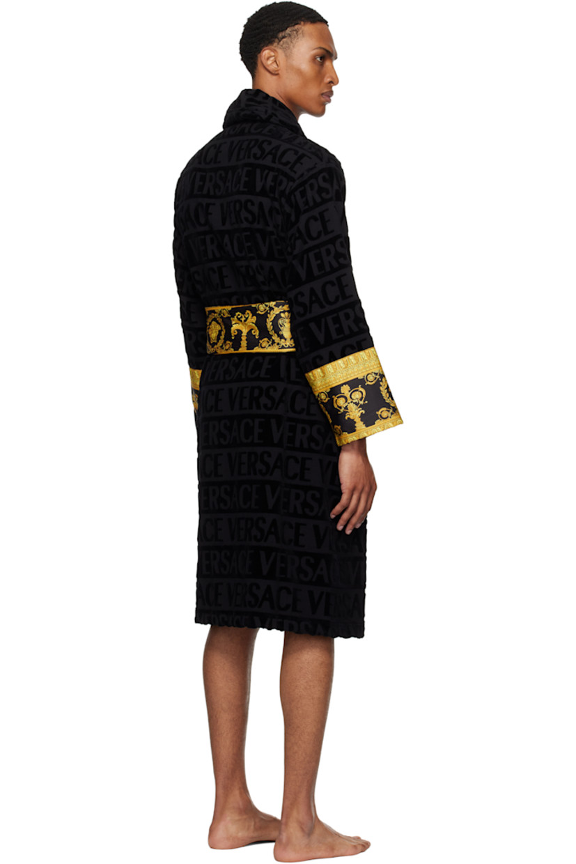 Cotton terrycloth bathrobe. Jacquard logo pattern and Barocco-printed poplin trim throughout.

· Shawl collar
· Belt loops and detachable self-tie belt
· Patch pockets

Supplier color: Black