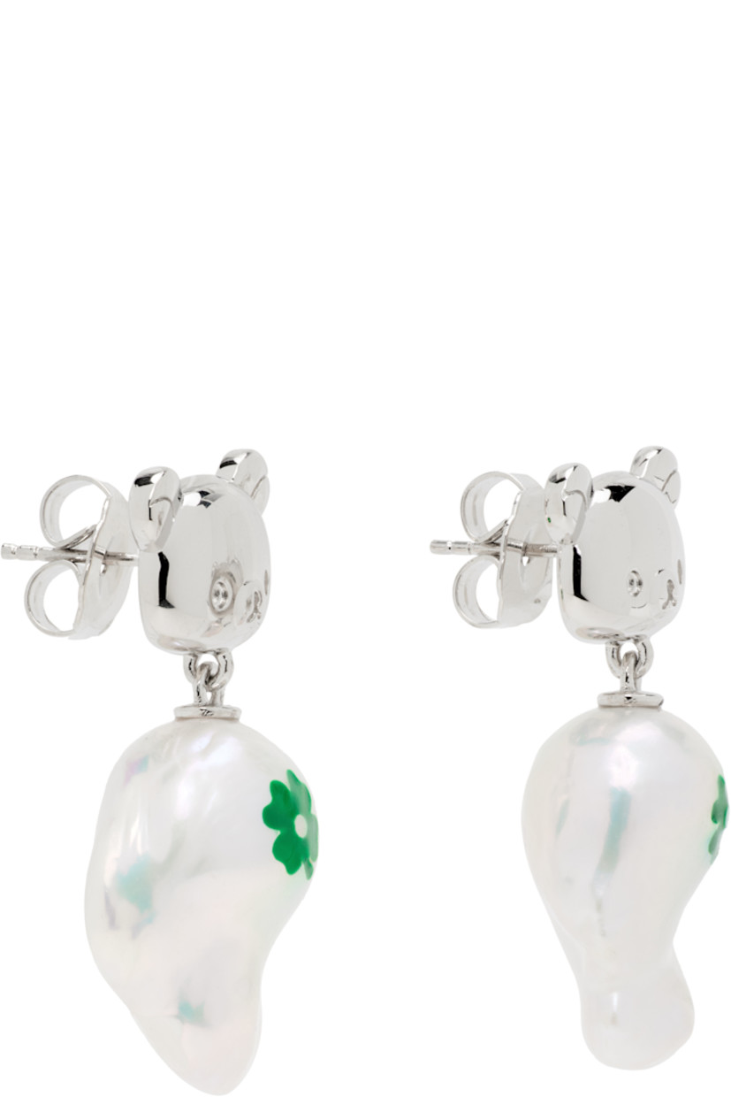 Pair of drop earrings in palladium-plated brass.

· Graphic-printed freshwater pearl at drop
· Post-stud fastening
· H1.5" x W0.75"

Part of the Jiwinaia x Rilakkuma collaboration.

Supplier color: Silver