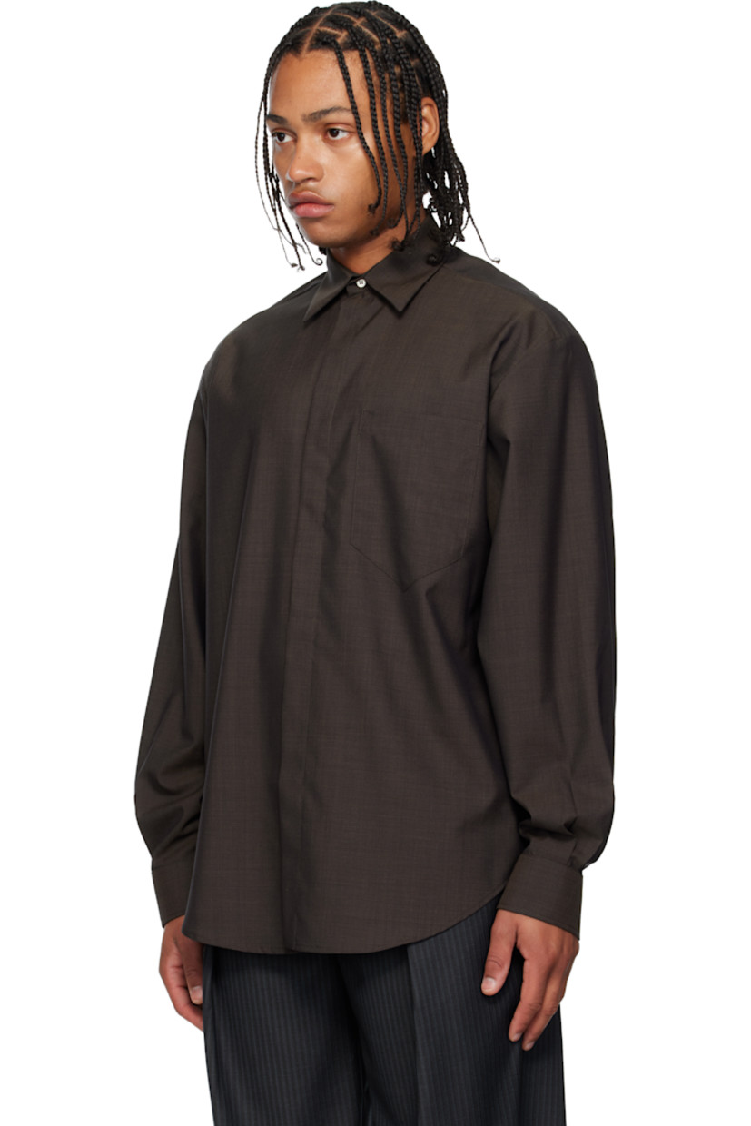 Cotton oxford cloth shirt. 

· Spread collar 
· Concealed button closure 
· Patch pocket at chest
· Shirttail hem 
· Dropped shoulders 
· Pleats at buttoned barrel cuffs and back collar 

Supplier color: Brown