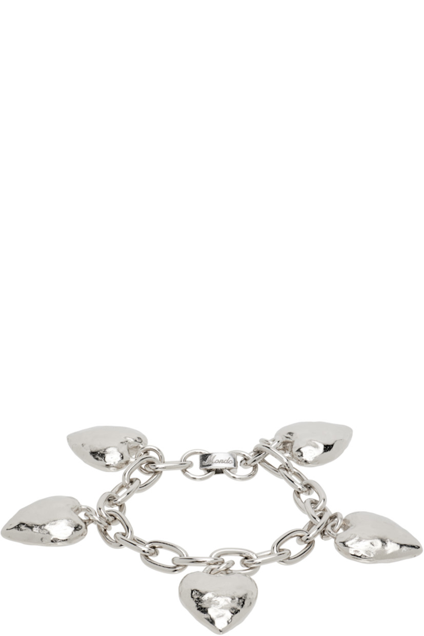 Cable chain bracelet in silver tone.

· Heart-shaped charms at length
· Logo-engraved flip-clasp fastening

Supplier color: Silver