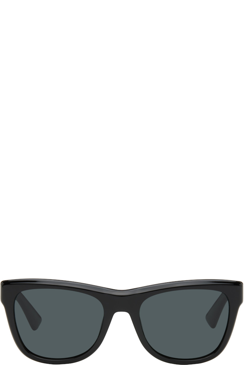 Square acetate-frame sunglasses in black.

· Gray lenses, category 3
· 100% UVA/UVB protection
· Integrated nose pads
· Logo stamp at temples
· Includes case
· Size: 54.19 140

Supplier color: Black