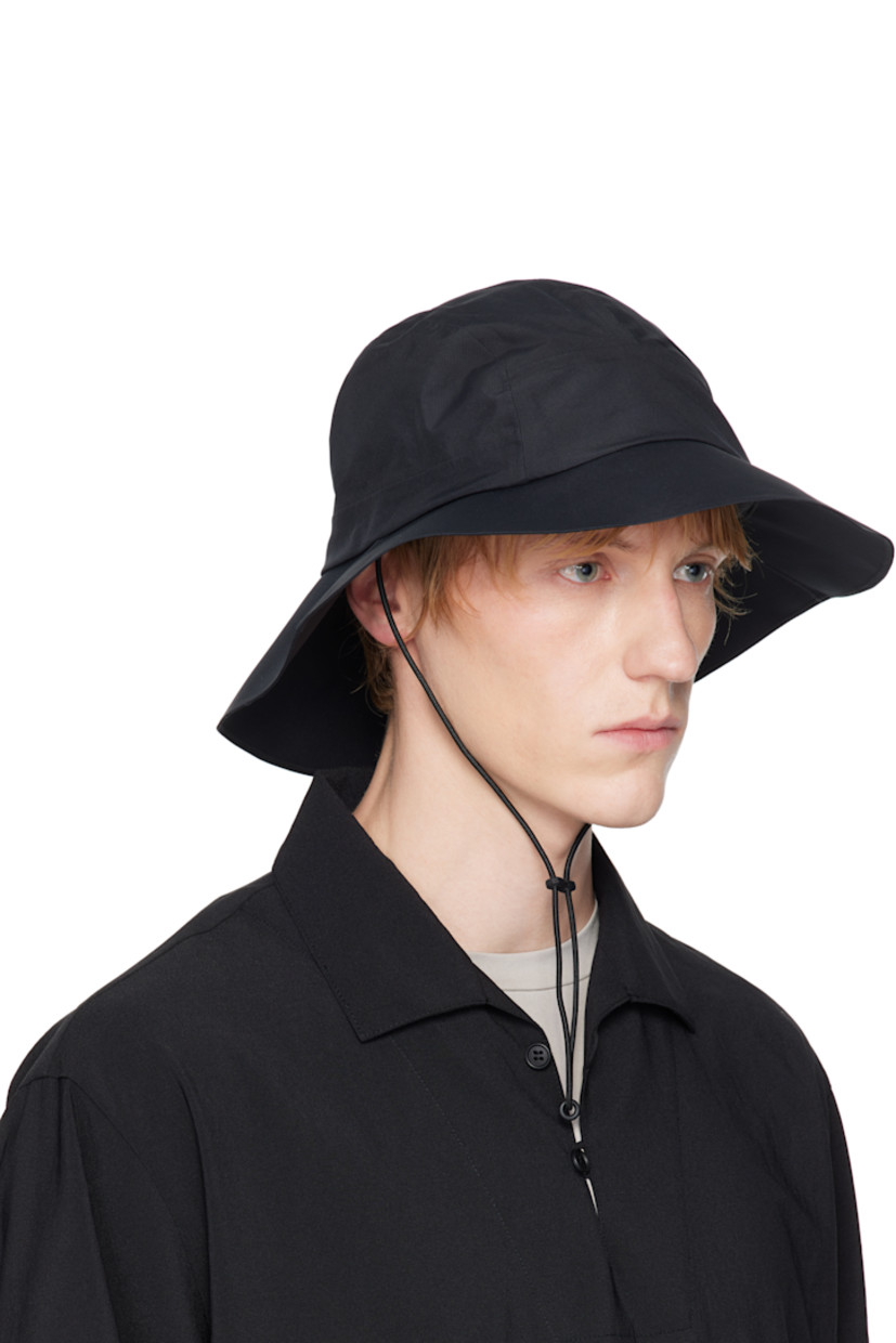 GORE-TEX ripstop hat in black. 

· Waterproof, non-PFC DWR coating
· Logo printed at side and back
· Elasticized chin strap
· Mesh browband

Supplier color: Black